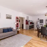 Ferula, 3 Bedroom Near Bacvice Апартаменты