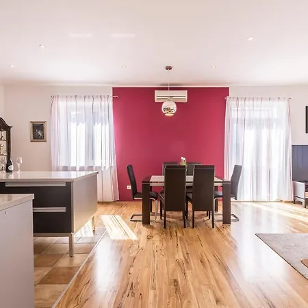 Ferula, 3 Bedroom Near Bacvice Lejlighed Split