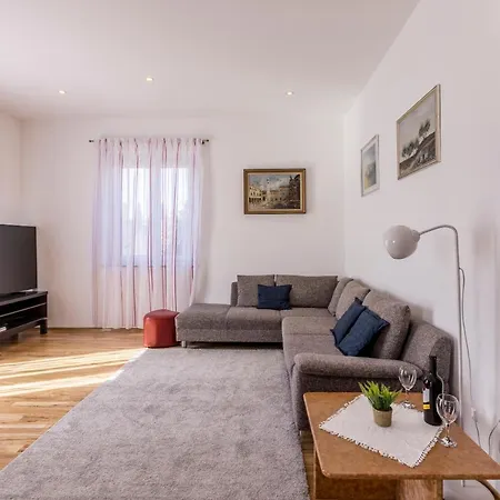 Ferula, 3 Bedroom Near Bacvice 스플리트