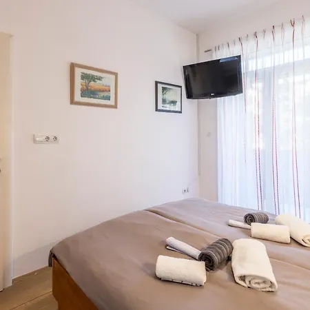 Ferula, 3 Bedroom Near Bacvice Apartment
