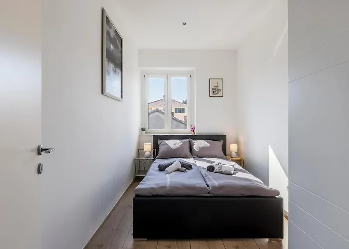 Ferula, 3 Bedroom Near Bacvice Appartement